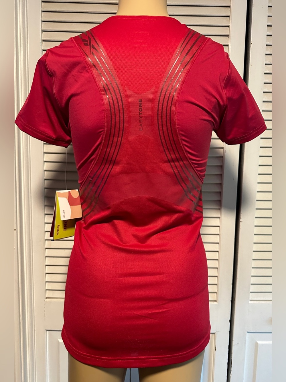 NWT Reebok EasyTone PlayDry Red Short Sleeve Activewear Top L - Picture 2 of 6